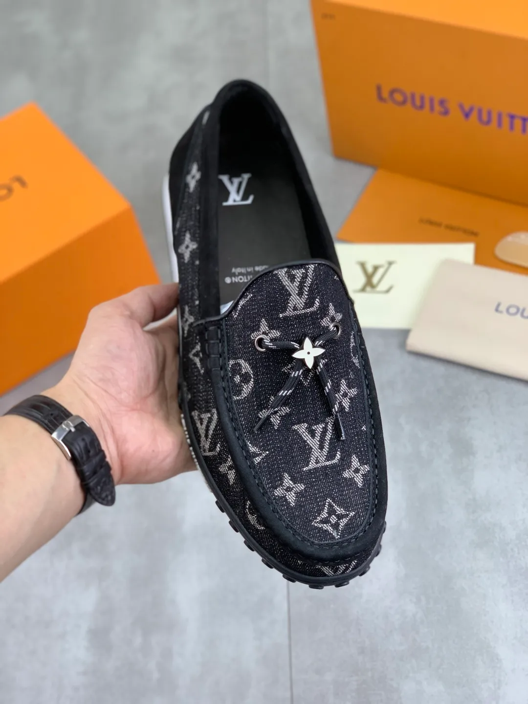 Men's Men's Shoes 💰P640 New Style 💶[LOUIS VUITTON] Water-dyed Niuli Original Order New Style 🍀LV Louis Vuitton *——Top version of LV classic leather shoes! Made of imported original calfskin, original leather side strips and wear-resistant high-end rubber outsole! High quality products! Color: black optional Size: 39-45